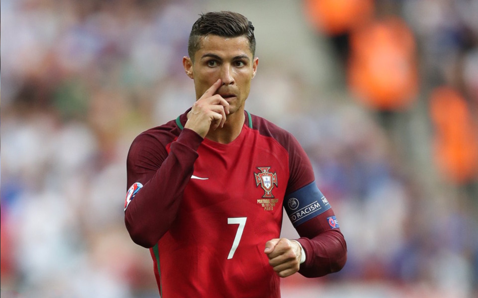 九游下载官网-达米恩·麦肯齐：凭借冷静的判断力和精准的传球，他主宰了全黑队进攻